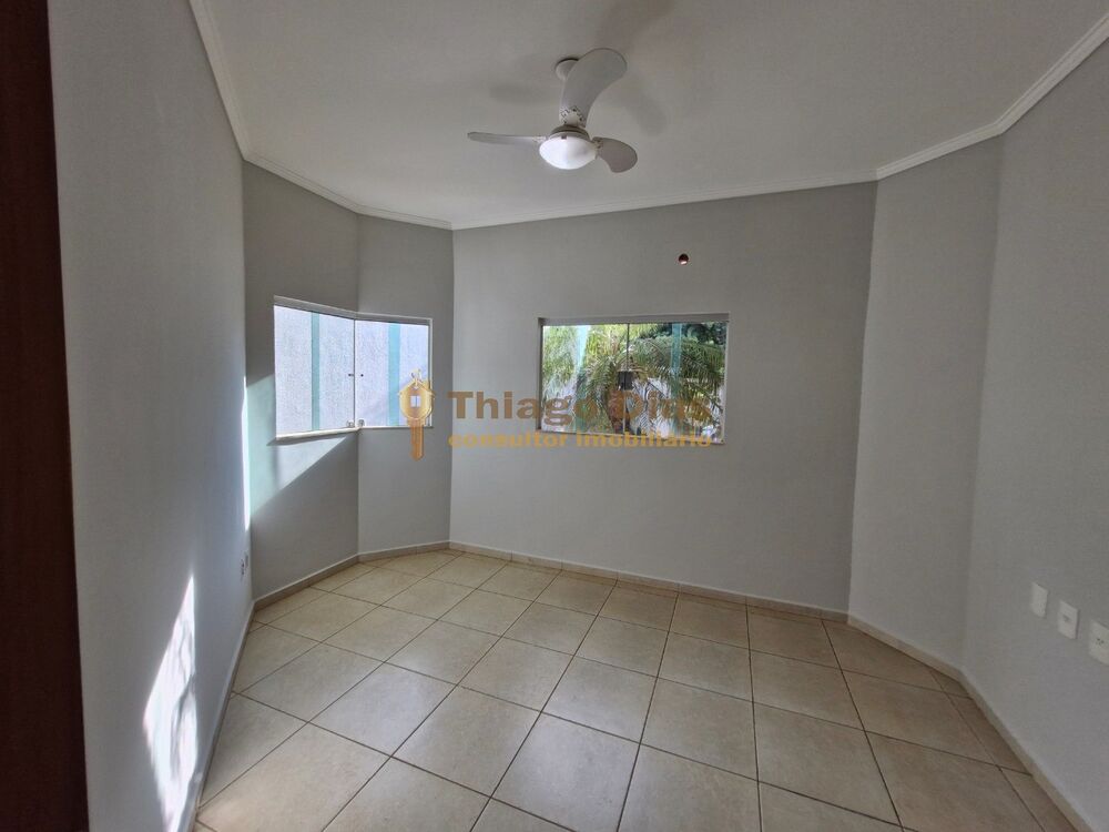 Casa à venda com 3 quartos, 136m² - Foto 1