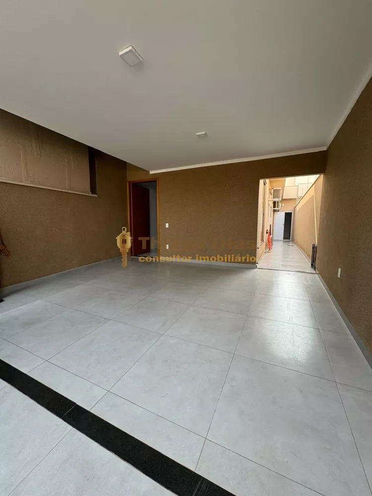 Casa à venda com 3 quartos, 127m² - Foto 1