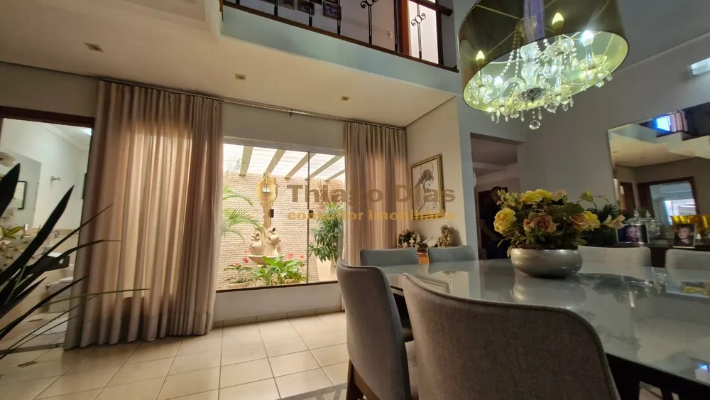 Casa, 4 quartos, 288 m² - Foto 2