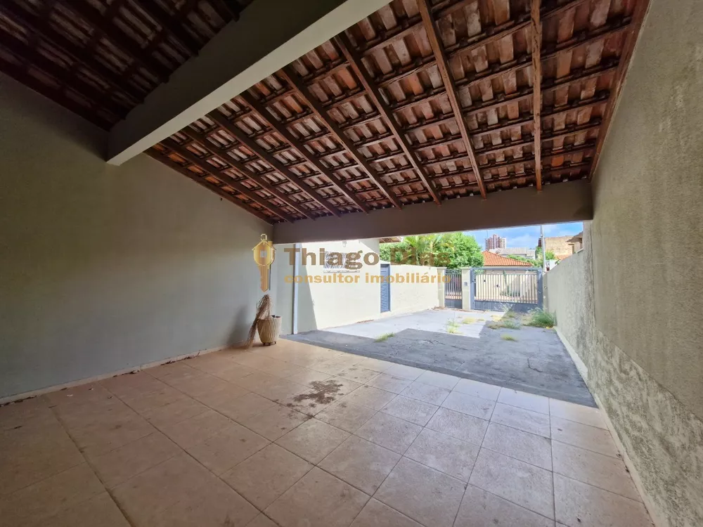 Casa à venda com 3 quartos, 298m² - Foto 2