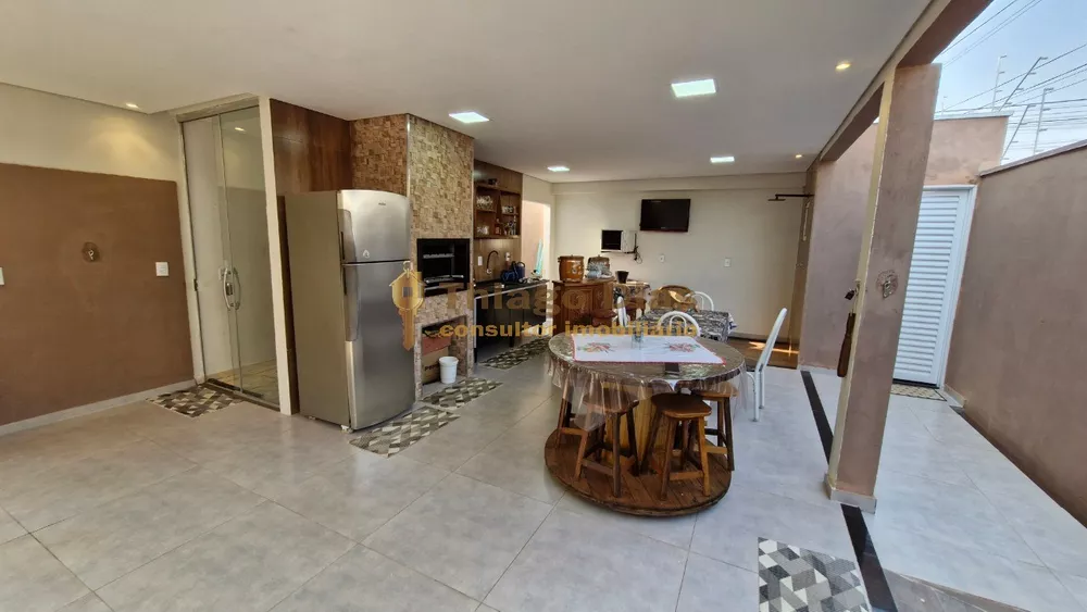 Casa à venda com 2 quartos, 95m² - Foto 1