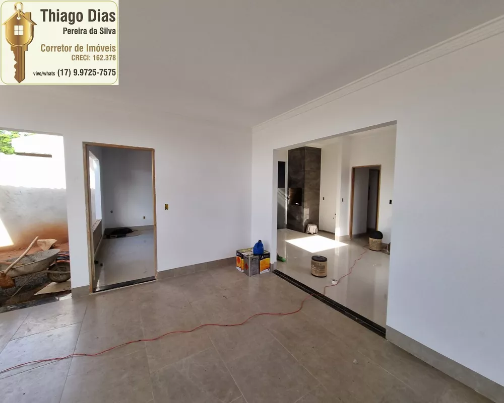 Casa à venda com 3 quartos, 125m² - Foto 1