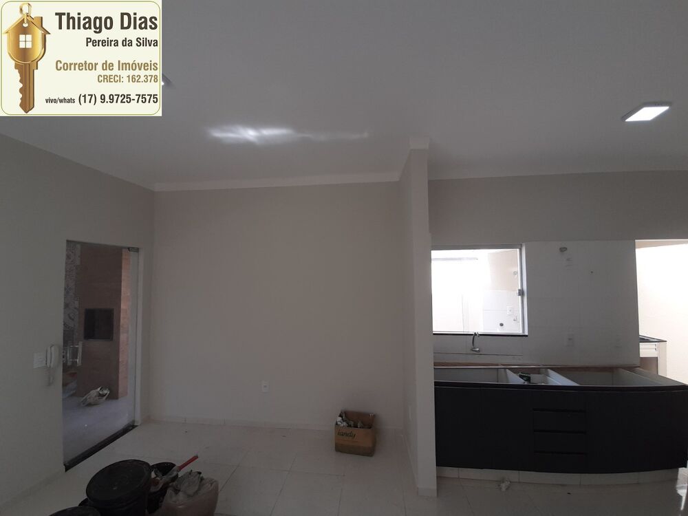 Casa à venda com 3 quartos, 105m² - Foto 2