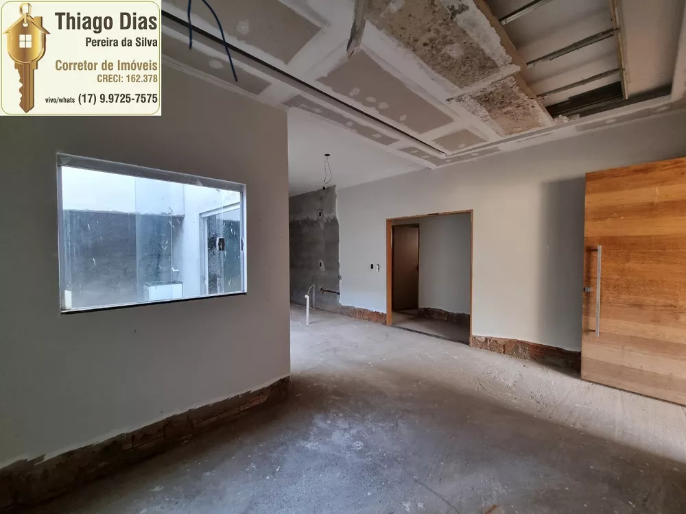 Casa à venda com 3 quartos, 133m² - Foto 1