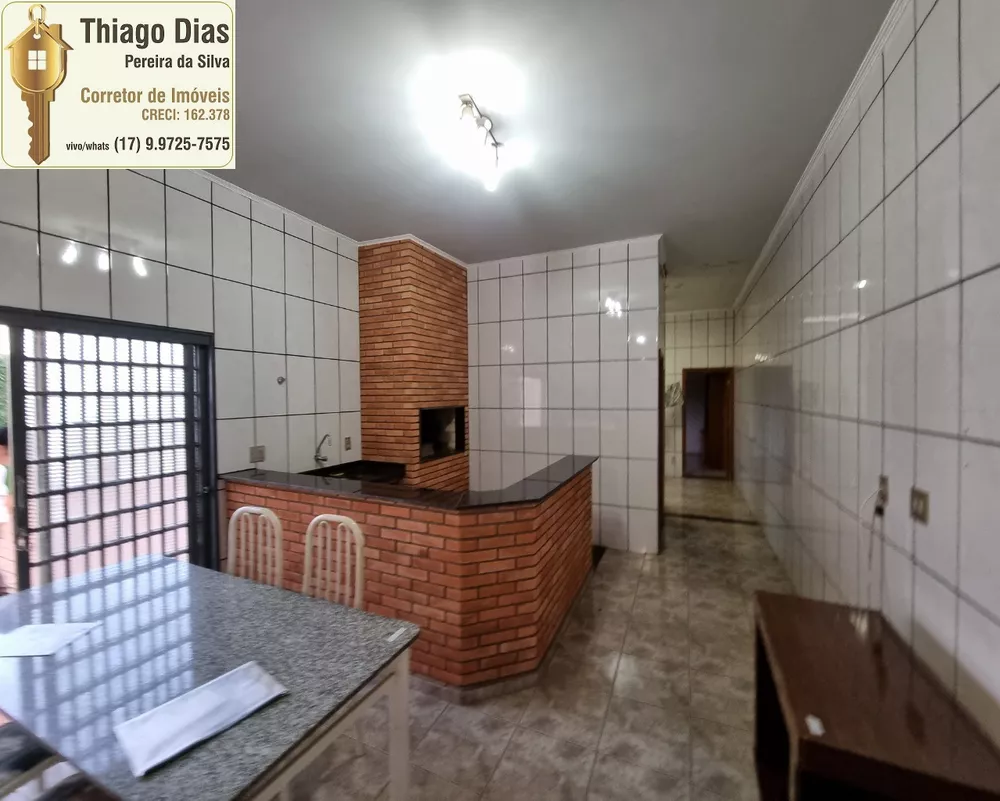 Casa à venda com 4 quartos, 231m² - Foto 1