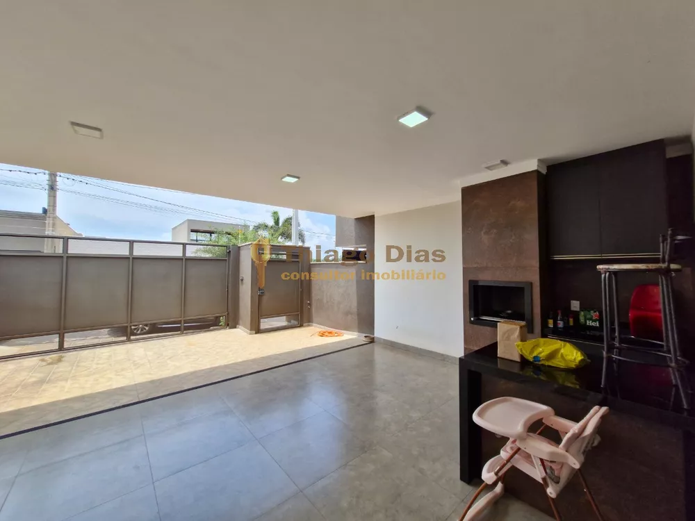 Casa à venda com 3 quartos, 127m² - Foto 1