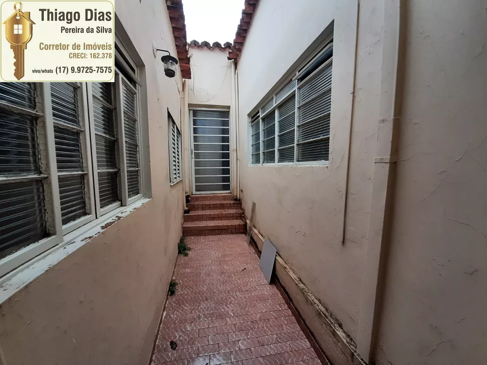 Casa à venda com 4 quartos, 275m² - Foto 1