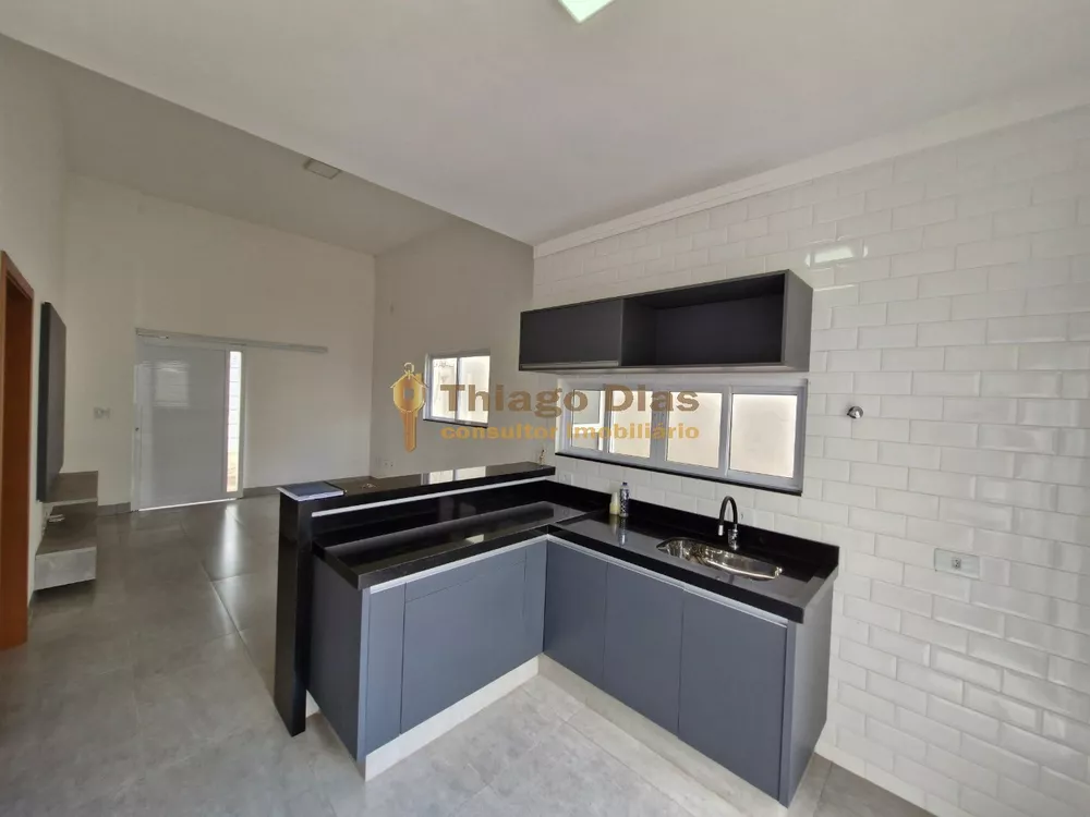 Casa à venda com 2 quartos, 60m² - Foto 4