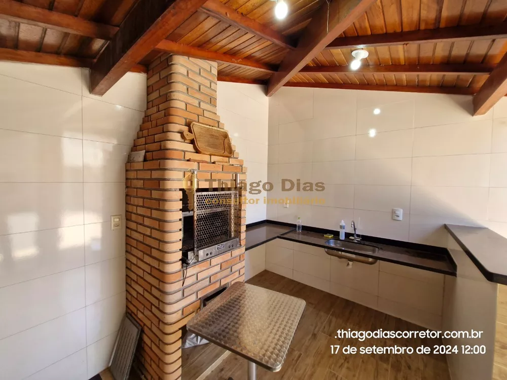 Casa à venda com 3 quartos, 182m² - Foto 1