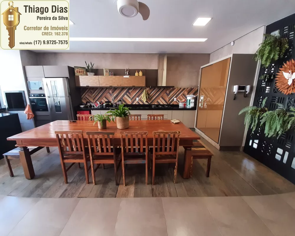 Casa à venda com 3 quartos, 259m² - Foto 1