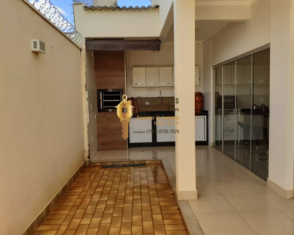 Casa à venda com 3 quartos, 126m² - Foto 1