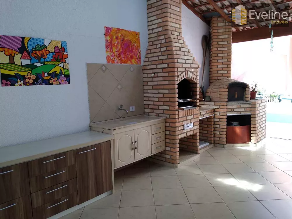 Casa à venda com 3 quartos, 167m² - Foto 1