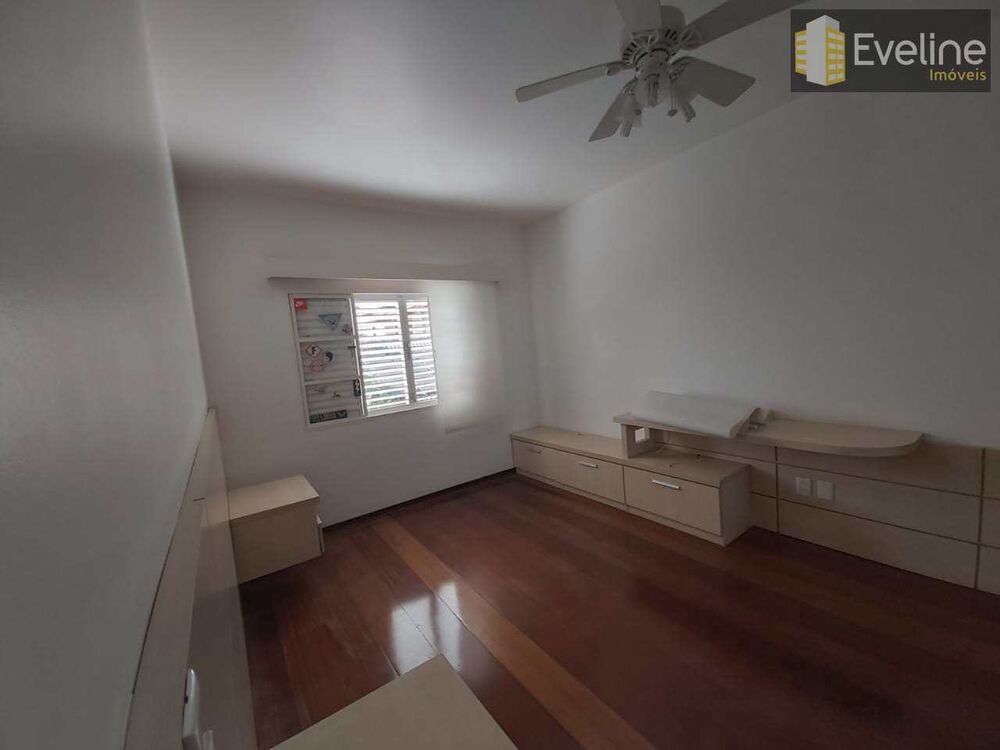 Casa, 4 quartos, 380 m² - Foto 1