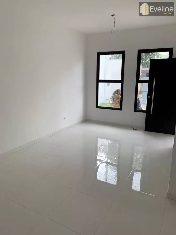 Casa à venda com 3 quartos, 70m² - Foto 2