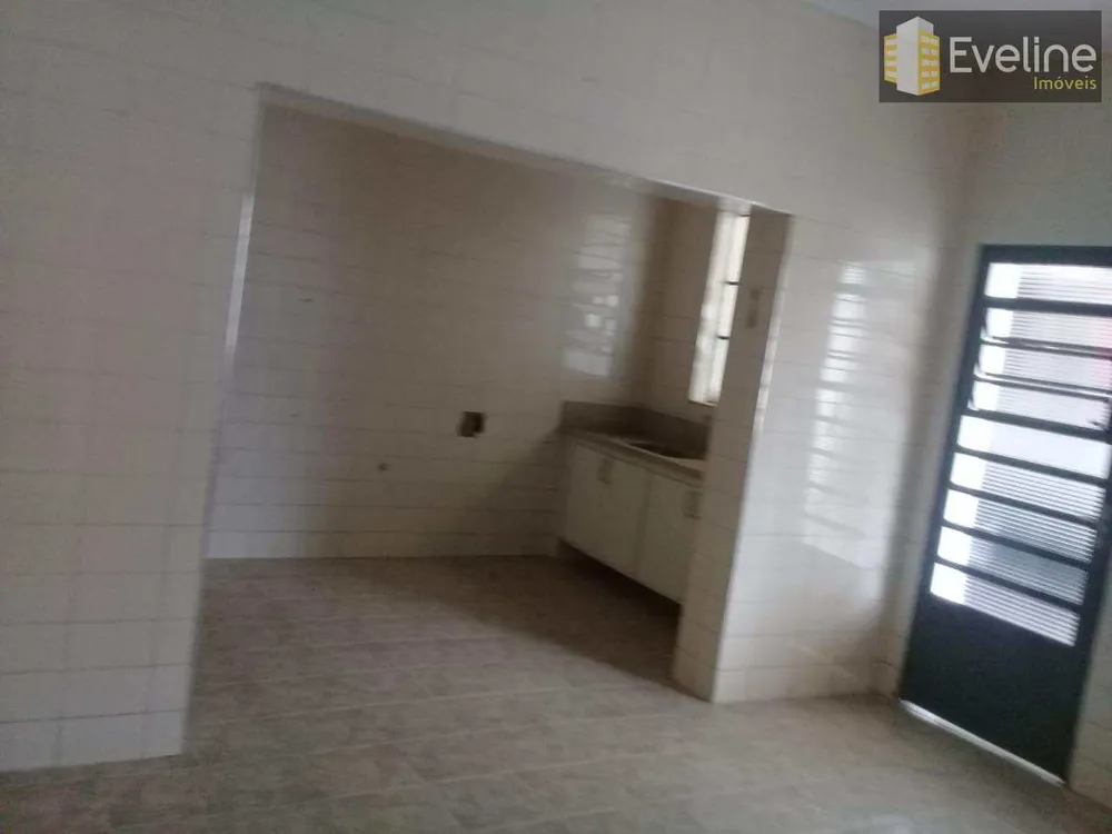 Casa, 3 quartos, 258 m² - Foto 1