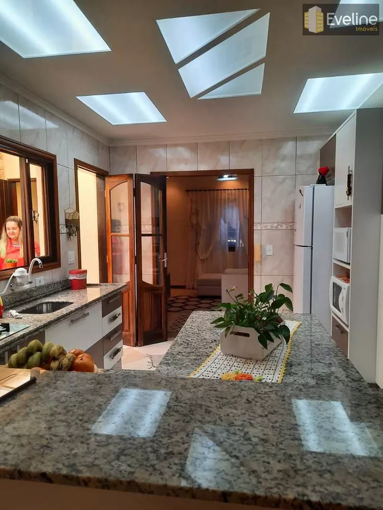 Casa à venda com 3 quartos, 200m² - Foto 4