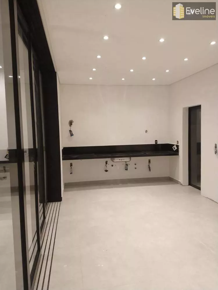 Casa de Condomínio à venda com 3 quartos, 228m² - Foto 3