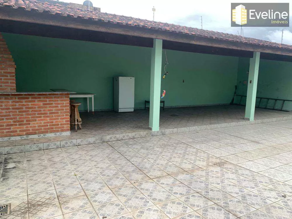 Casa à venda com 3 quartos, 360m² - Foto 1