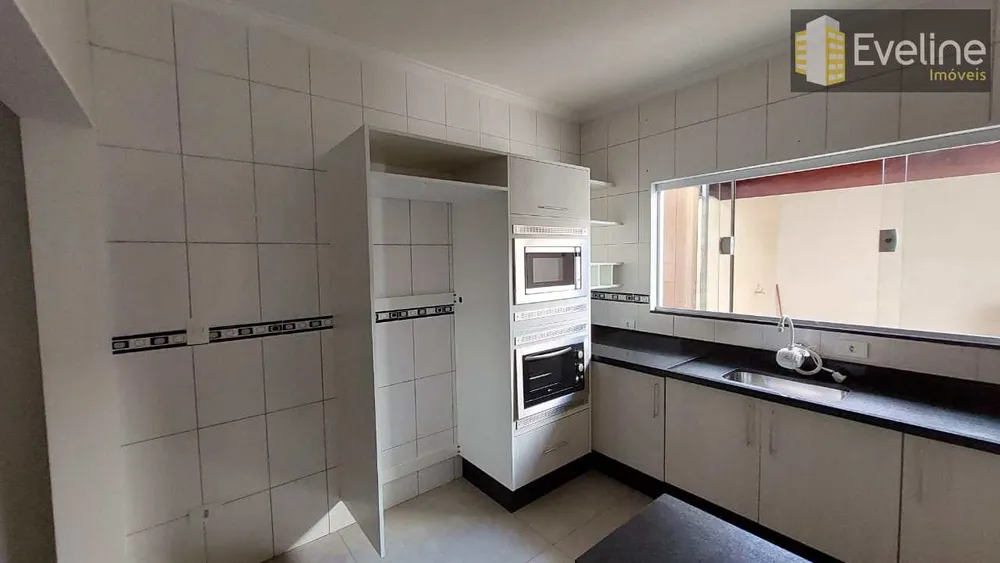 Casa, 3 quartos, 210 m² - Foto 1