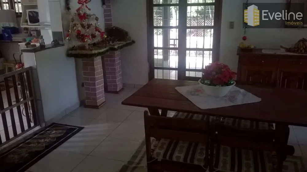 Chácara, 3 quartos, 2200 m² - Foto 1