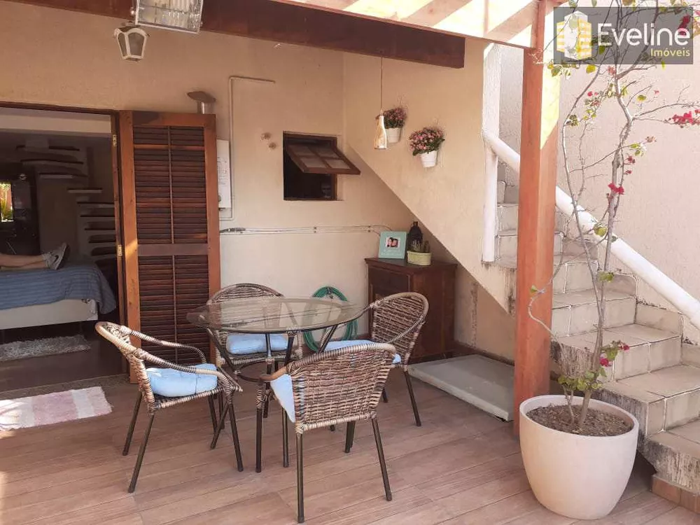 Casa à venda com 3 quartos, 150m² - Foto 1