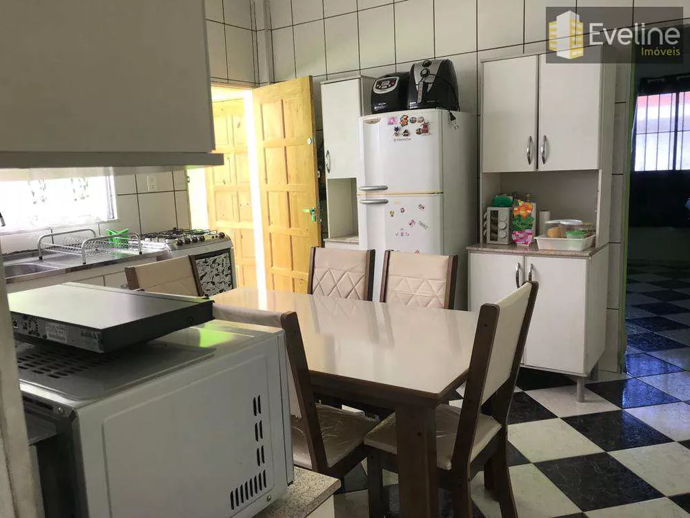 Casa à venda com 2 quartos, 80m² - Foto 1