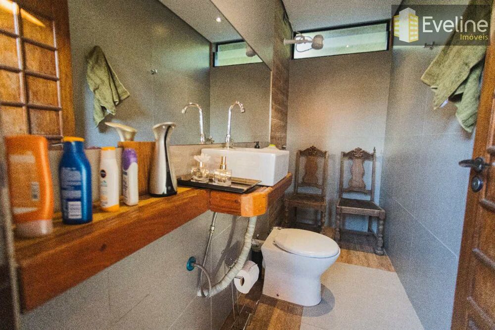 Casa de Condomínio à venda e aluguel com 3 quartos, 250m² - Foto 1