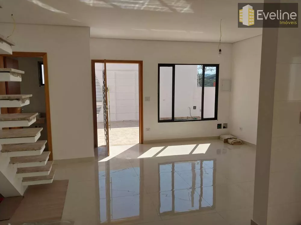 Casa à venda com 3 quartos, 150m² - Foto 2