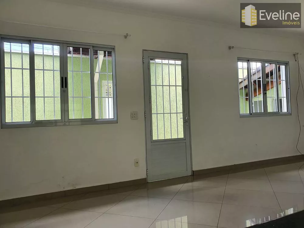 Casa à venda com 3 quartos, 212m² - Foto 2