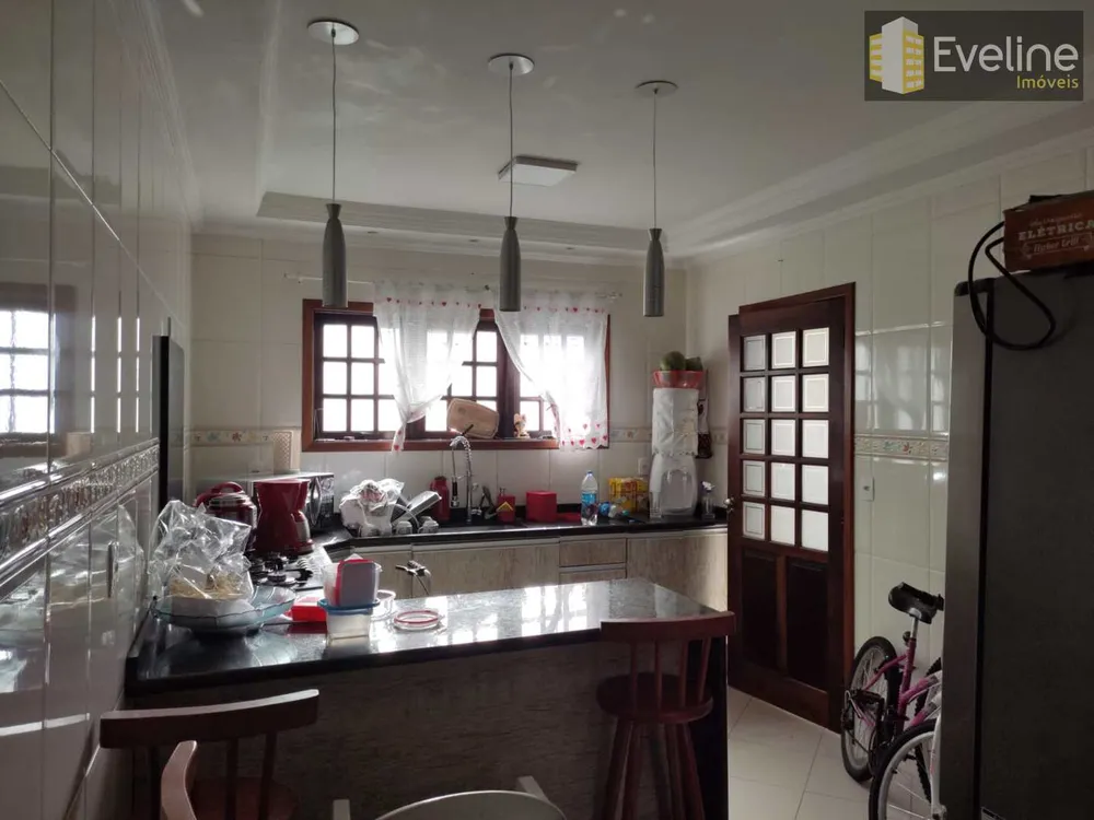 Casa, 3 quartos, 250 m² - Foto 1