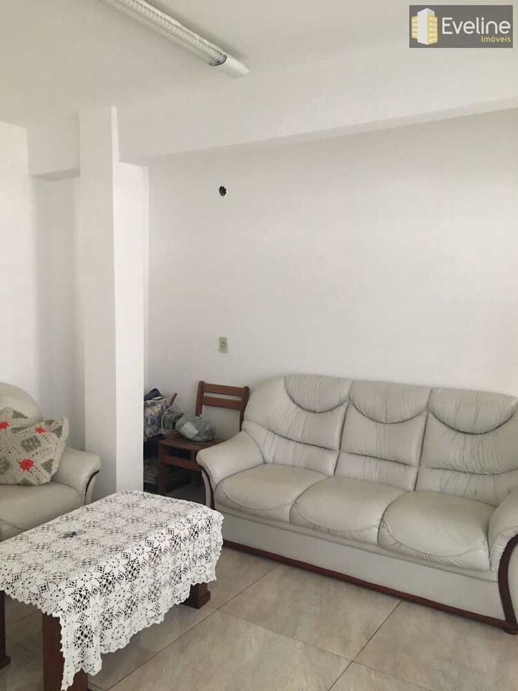 Casa à venda com 4 quartos, 158m² - Foto 2