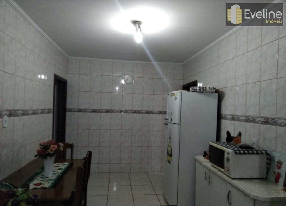 Casa, 4 quartos, 243 m² - Foto 1