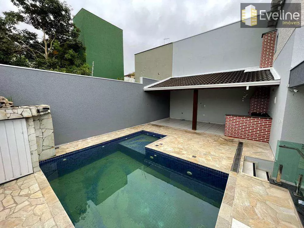 Casa à venda com 3 quartos, 200m² - Foto 1