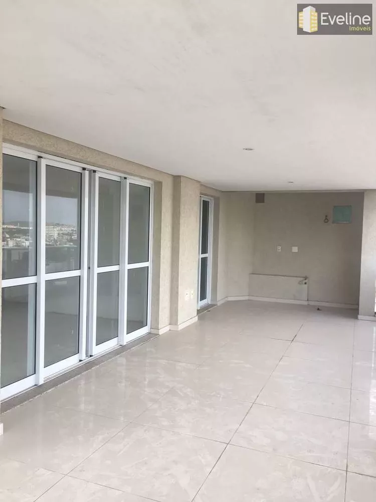 Apartamento à venda com 4 quartos, 220m² - Foto 1