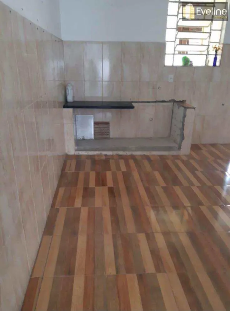 Casa, 3 quartos, 221 m² - Foto 2