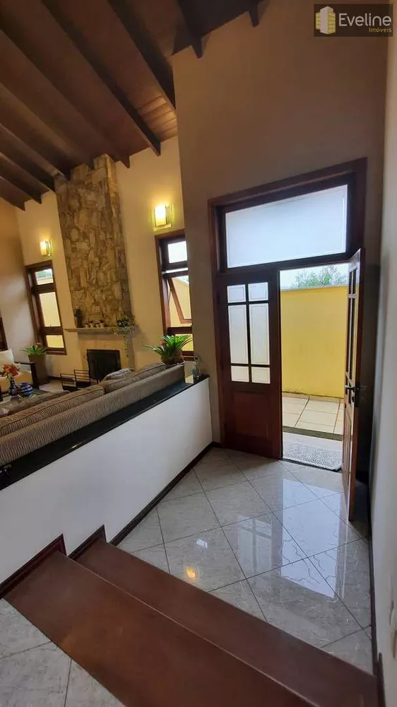 Casa à venda com 3 quartos, 300m² - Foto 2