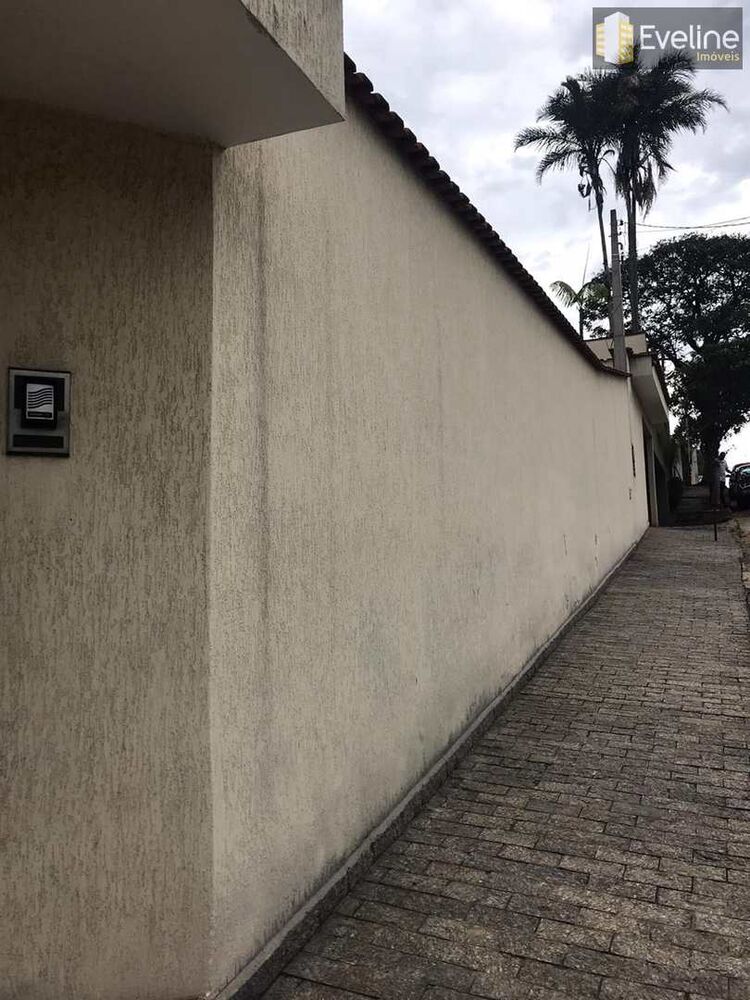 Casa à venda e aluguel com 4 quartos, 210m² - Foto 1