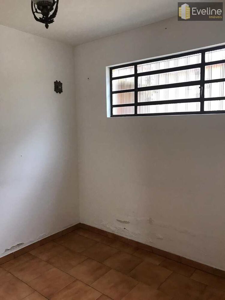 Casa à venda e aluguel com 4 quartos, 210m² - Foto 2