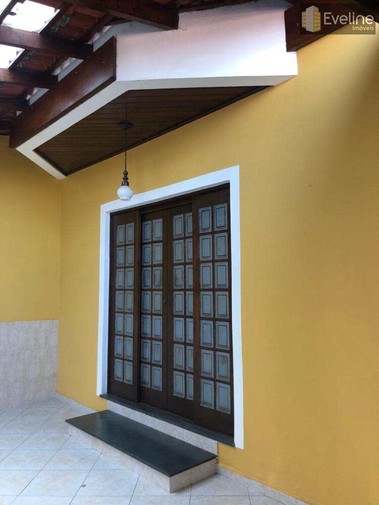 Casa, 4 quartos, 222 m² - Foto 2