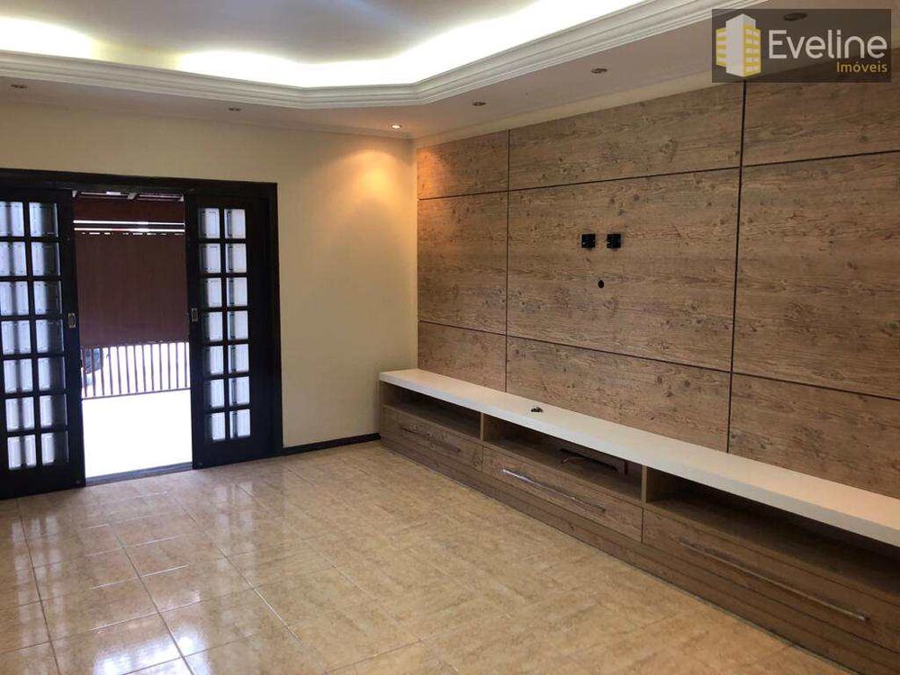 Casa, 4 quartos, 222 m² - Foto 1