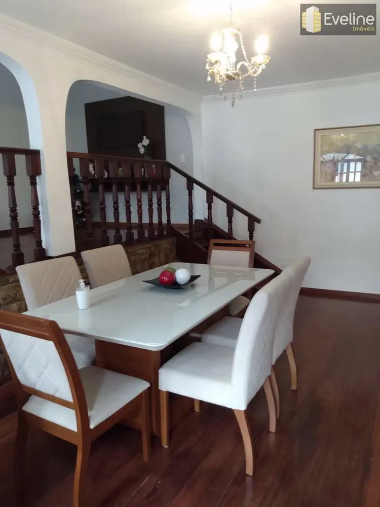 Casa, 4 quartos, 273 m² - Foto 1