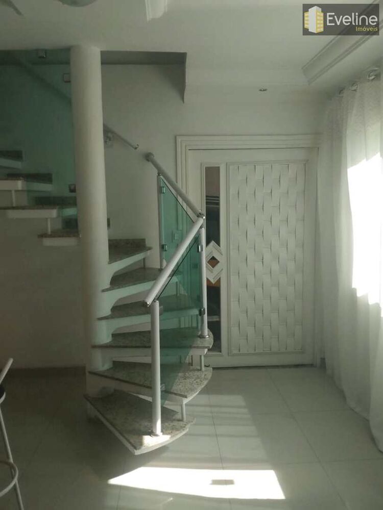 Sobrado à venda com 4 quartos, 250m² - Foto 2
