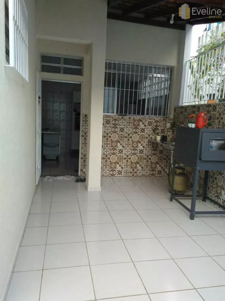 Casa à venda com 4 quartos, 250m² - Foto 3