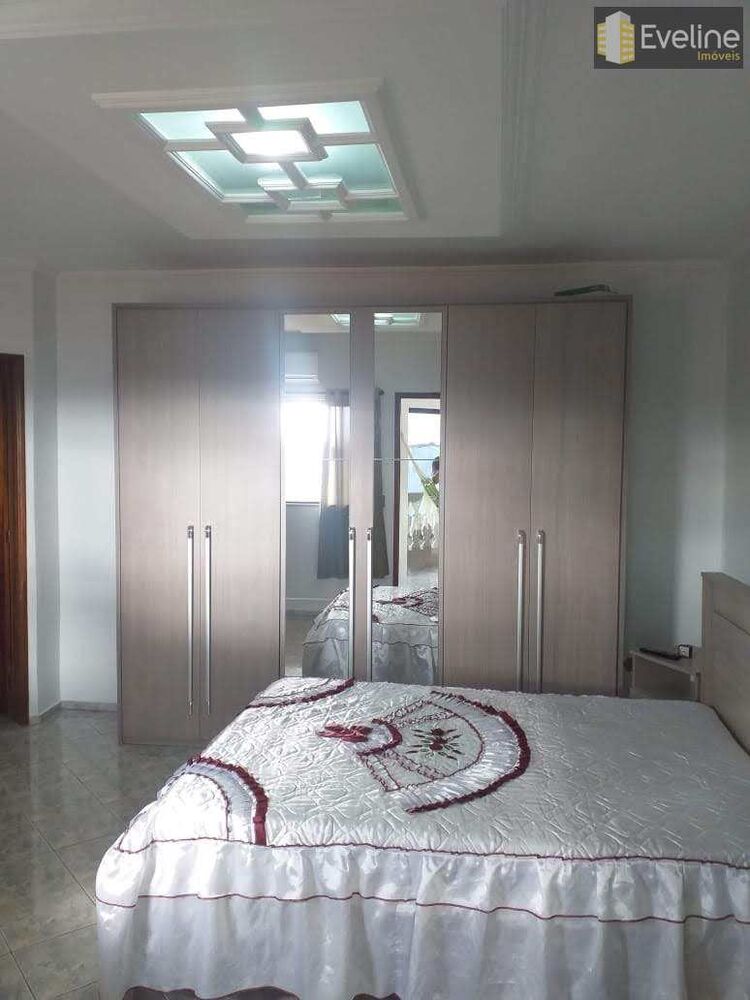 Casa, 3 quartos, 226 m² - Foto 2