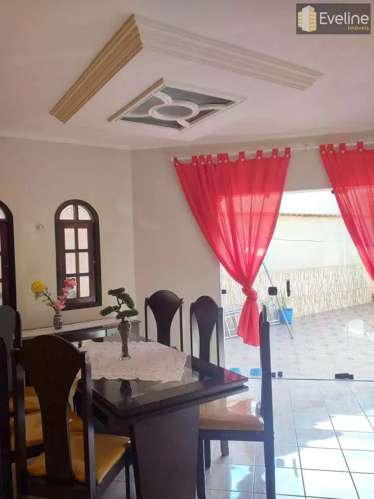 Casa, 3 quartos, 226 m² - Foto 2