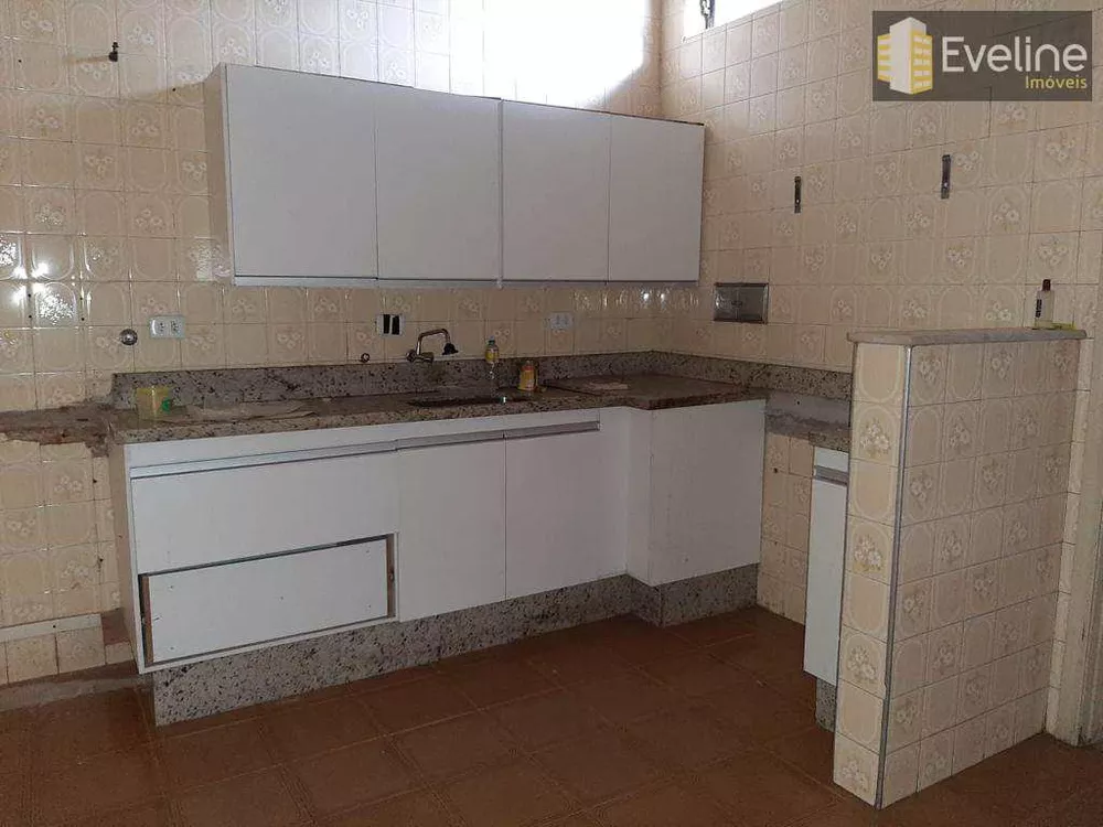 Casa à venda com 4 quartos, 254m² - Foto 4