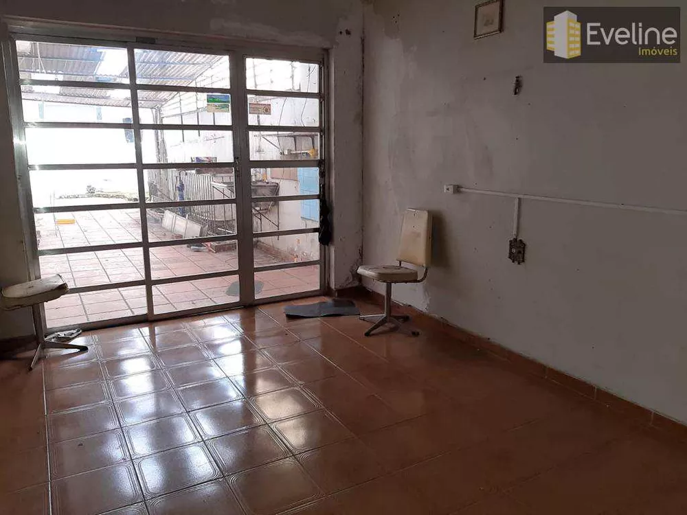 Casa à venda com 4 quartos, 254m² - Foto 1