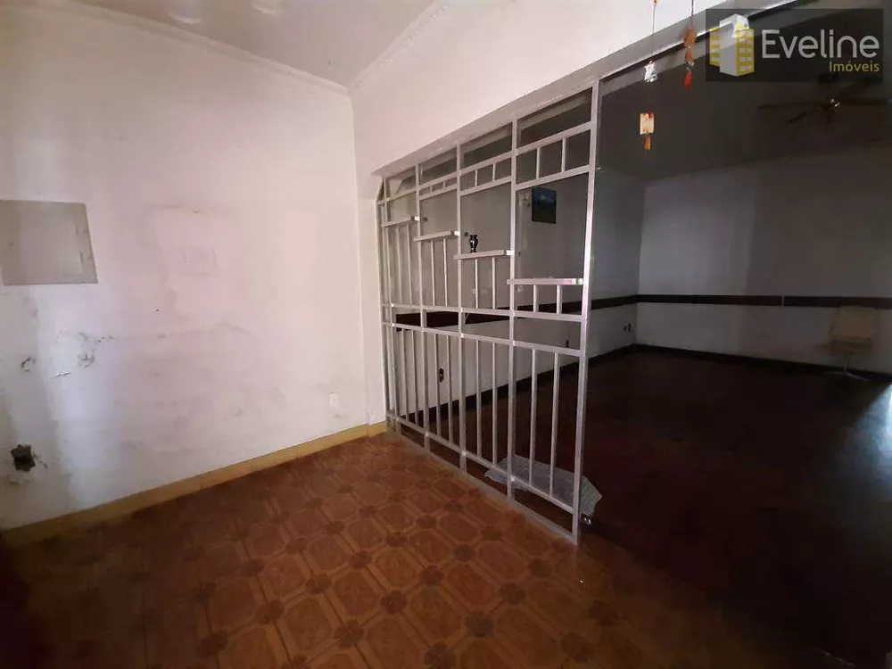 Casa à venda com 4 quartos, 254m² - Foto 2