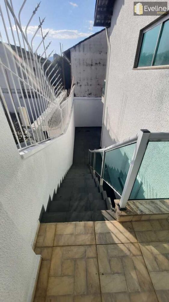 Casa à venda e aluguel com 4 quartos, 236m² - Foto 1