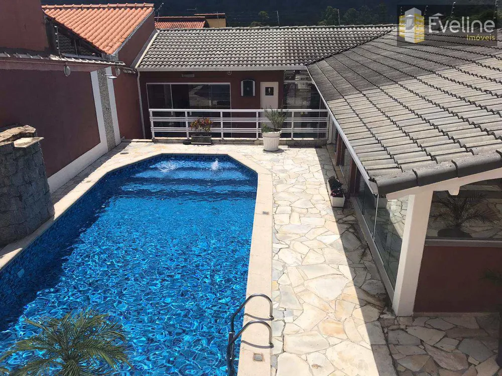 Casa, 3 quartos, 271 m² - Foto 1